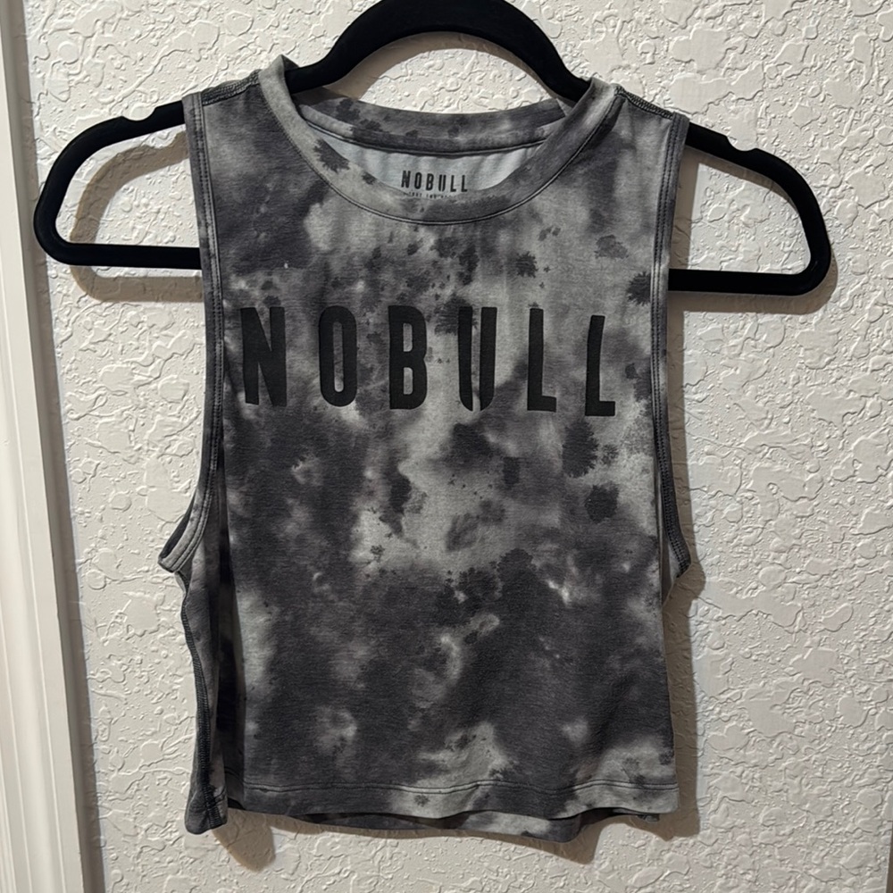 NOBULL Black and Gray Muscle Tee Crop Cut Out